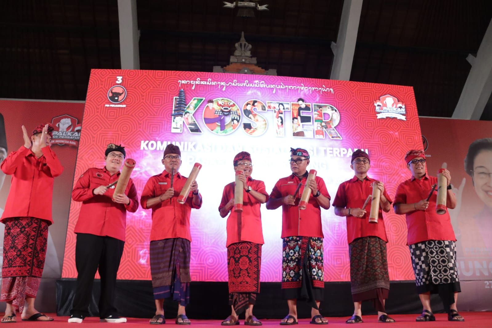 podiumnews.com-Sanjaya dan Ribuan Kader PDIP Hadiri Koster Pasar Gotong Royong